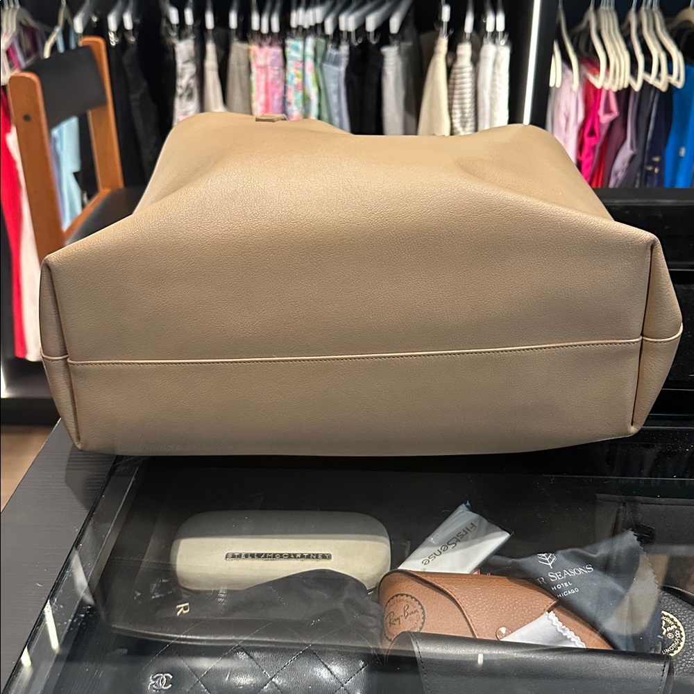 Saint Laurent Tan Leather Tote with Slim Strap and pouch - Picture 9 of 13
